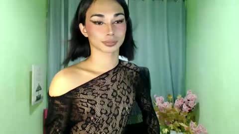 Snapshot of 18_nicole chatting on 01.27.25 barbie online show from 01.27.25