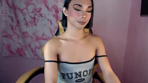 Snapshot of 18_nicole chatting on 02.18.25 barbie online show from 02.18.25