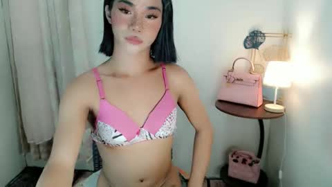 Snapshot of 18_nicole chatting on 11.06.25 barbie online show from 11.06.25