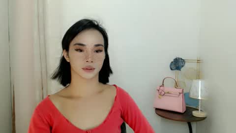 Snapshot of 18_nicole chatting on 11.07.25 barbie online show from 11.07.25