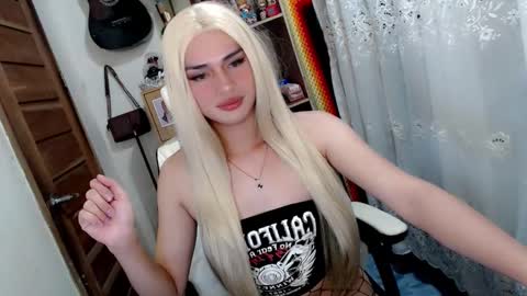 Snapshot of 1sexy_kattie chatting on 12.04.25 1sexy kattie online show from 12.04.25