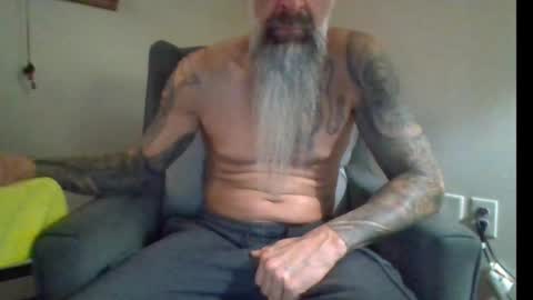 Snapshot of 1theone12 chatting on 12.04.25 1theone12 online show from 12.04.25