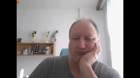 Snapshot of 1vaso chatting on 02.19.25 1vaso online show from 02.19.25