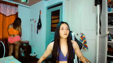 Snapshot of 2girls__dream chatting on 02.22.25 samantha sharon online show from 02.22.25