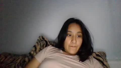Snapshot of 69latina69 chatting on 10.27.25 69latina69 online show from 10.27.25