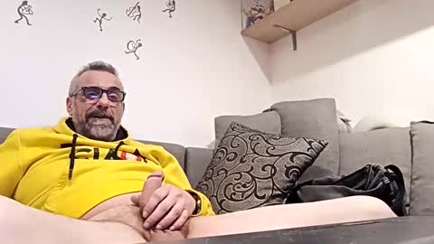 Snapshot of 6georget6 chatting on 11.22.25 George online show from 11.22.25