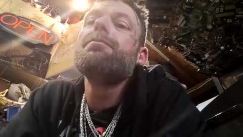 Snapshot of 85dilligaf chatting on 11.17.25 85dilligaf online show from 11.17.25