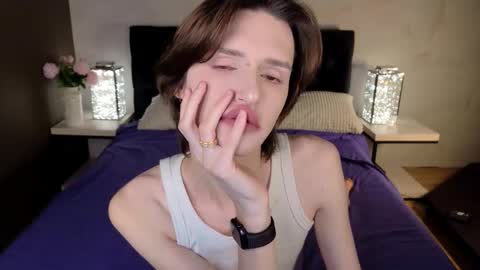 Snapshot of _adrian_the_one chatting on 09.14.25 adrian online show from 09.14.25