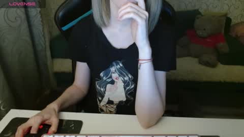 Snapshot of _alicecullen_ chatting on 11.16.25 AliceCullen online show from 11.16.25