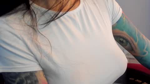 Snapshot of _aliice_1 chatting on 12.30.24  Alice  online show from 12.30.24