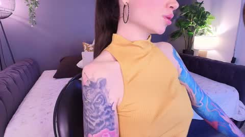 Snapshot of _aliice_1 chatting on 02.04.25  Alice  online show from 02.04.25