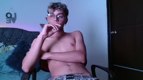 Snapshot of _andrew_willyams chatting on 01.10.25 Andres online show from 01.10.25