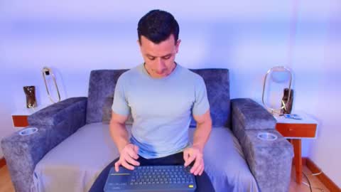 Snapshot of _andrewfalcon2 chatting on 09.28.25 _andrewfalcon2 online show from 09.28.25
