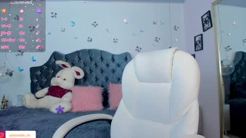Snapshot of _antonnela_ chatting on 12.18.24 antonnela online show from 12.18.24