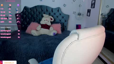 Snapshot of _antonnela_ chatting on 01.09.25 antonnela online show from 01.09.25
