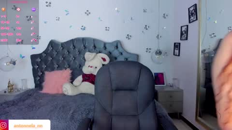 Snapshot of _antonnela_ chatting on 01.31.25 antonnela online show from 01.31.25