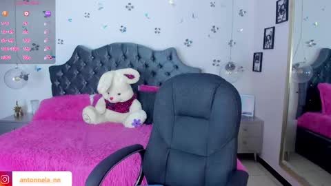 Snapshot of _antonnela_ chatting on 02.11.25 antonnela online show from 02.11.25