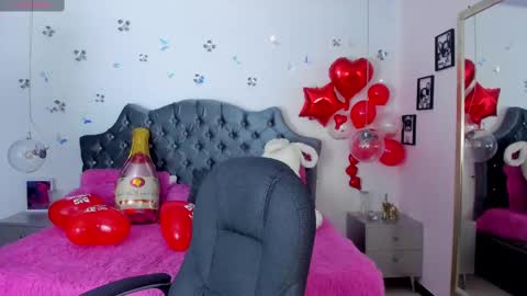 Snapshot of _antonnela_ chatting on 02.15.25 antonnela online show from 02.15.25
