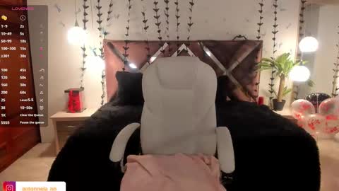 antonnela online show from 10.31.25