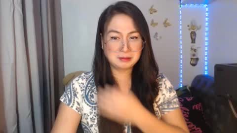 Snapshot of _arah chatting on 09.28.25 arah online show from 09.28.25