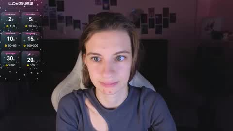 Snapshot of _ash_leyy_ chatting on 09.17.25 _ash_leyy_ online show from 09.17.25