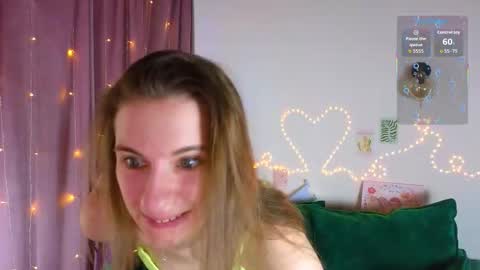 Snapshot of _ash_leyy_ chatting on 10.17.25 _ash_leyy_ online show from 10.17.25