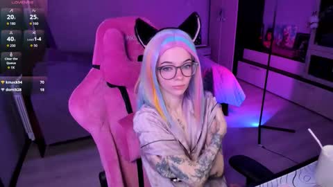 Snapshot of _black_fox__ chatting on 10.18.25 Olivia Subscribe to my Fansly -   online show from 10.18.25