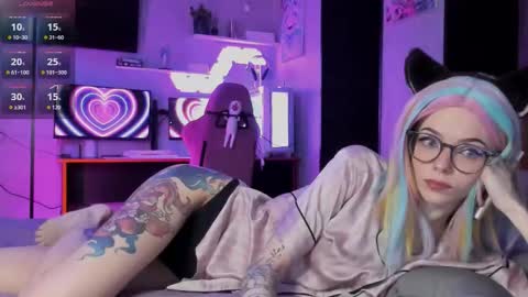 Snapshot of _black_fox__ chatting on 10.23.25 Olivia Subscribe to my Fansly -   online show from 10.23.25