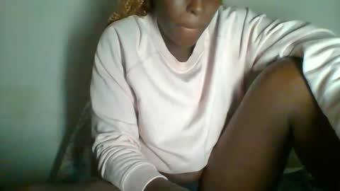 Snapshot of _clara01 chatting on 02.08.25 clara online show from 02.08.25