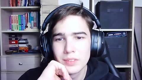 Snapshot of _crise_next_door_ chatting on 10.02.25 _crise_next_door_ online show from 10.02.25