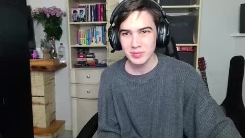 Snapshot of _crise_next_door_ chatting on 10.29.25 _crise_next_door_ online show from 10.29.25