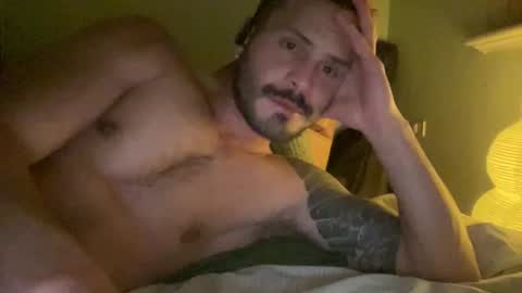 Snapshot of _dantecross_ chatting on 10.01.25 _dantecross_ online show from 10.01.25