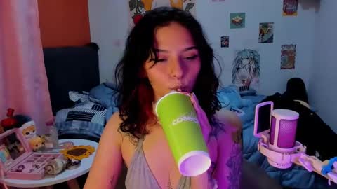 Snapshot of _dayanne_ chatting on 12.08.24 Pao online show from 12.08.24