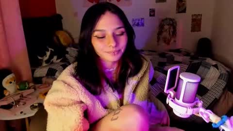 Snapshot of _dayanne_ chatting on 12.18.24 Pao online show from 12.18.24