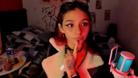 Snapshot of _dayanne_ chatting on 01.25.25 Pao online show from 01.25.25