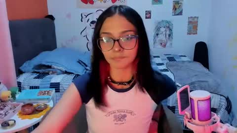 Snapshot of _dayanne_ chatting on 02.06.25 Pao online show from 02.06.25