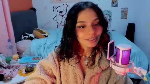 Snapshot of _dayanne_ chatting on 02.13.25 Pao online show from 02.13.25