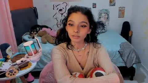 Snapshot of _dayanne_ chatting on 10.06.25 Pao online show from 10.06.25