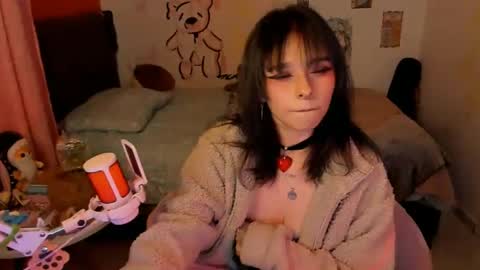 Snapshot of _dayanne_ chatting on 10.13.25 Pao online show from 10.13.25