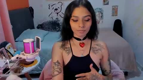 Snapshot of _dayanne_ chatting on 10.27.25 Pao online show from 10.27.25