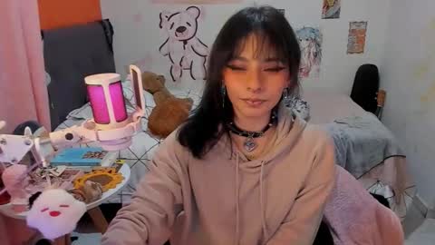 Snapshot of _dayanne_ chatting on 11.17.25 Pao online show from 11.17.25