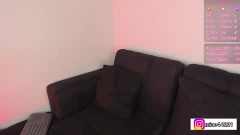 Snapshot of _e_m_m_a_1 chatting on 03.10.25 Emma and Tonny online show from 03.10.25