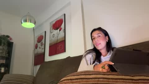 Snapshot of _elena_barra chatting on 10.25.25  elena barra online show from 10.25.25