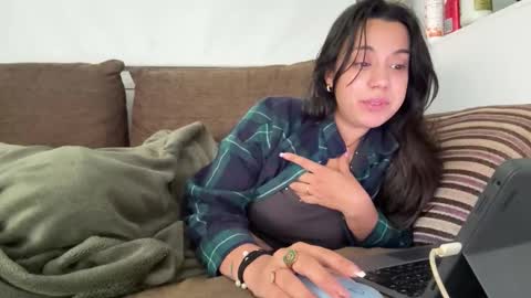 Snapshot of _elena_barra chatting on 10.26.25  elena barra online show from 10.26.25