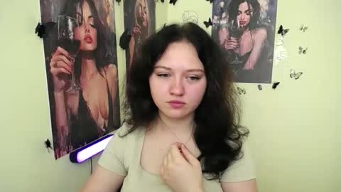 Snapshot of _foxy_lady chatting on 09.11.25 Alice online show from 09.11.25