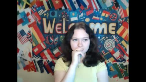 Snapshot of _foxy_lady chatting on 10.14.25 Alice online show from 10.14.25