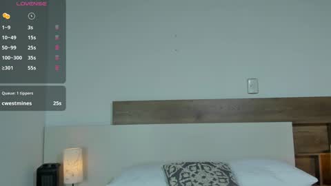 Snapshot of _fullmoon chatting on 12.20.24 fullmoon online show from 12.20.24