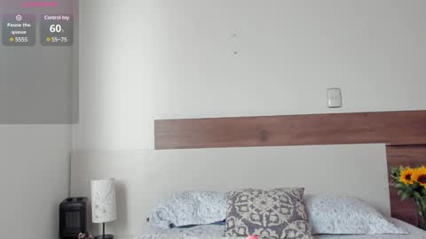 Snapshot of _fullmoon chatting on 01.12.25 fullmoon online show from 01.12.25