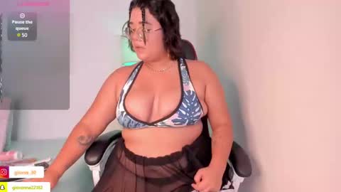 Snapshot of _giovaa_ chatting on 01.18.25 G I O V A online show from 01.18.25