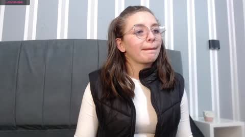Snapshot of _isaabellaa chatting on 12.19.24 Isa online show from 12.19.24